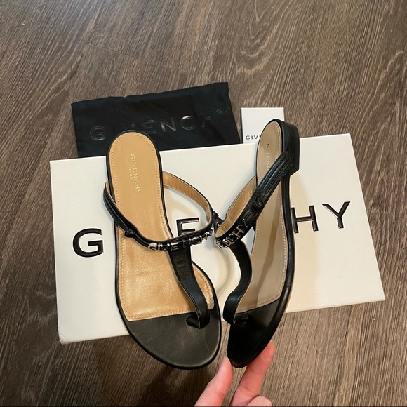 New Givenchy metal logo thong strap leather sandals - Picture 2 of 15